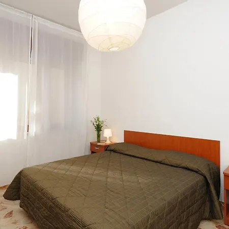 Spacious In With Sea View 110 M²