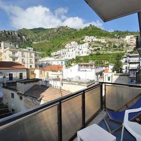 Spacious In With Sea View 110 M²